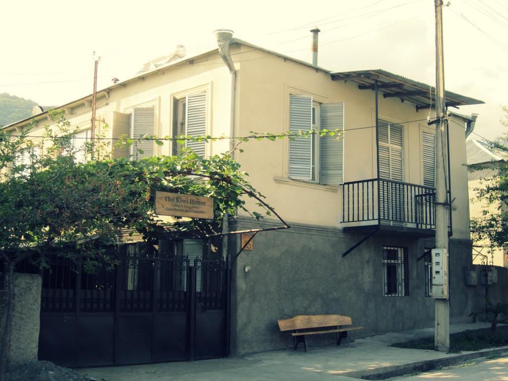 Hotel The Kiwi House Lagodechi Exterior foto