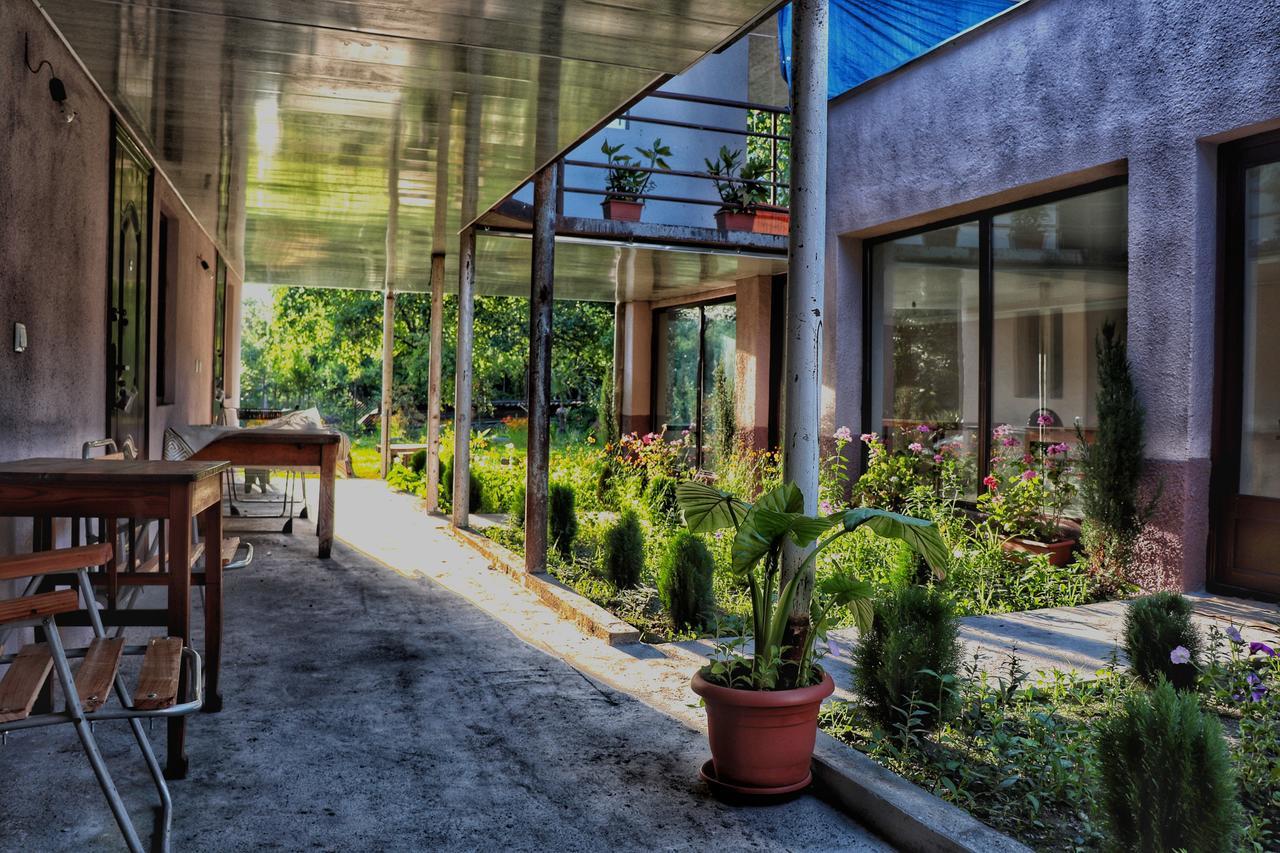 Hotel The Kiwi House Lagodechi Exterior foto